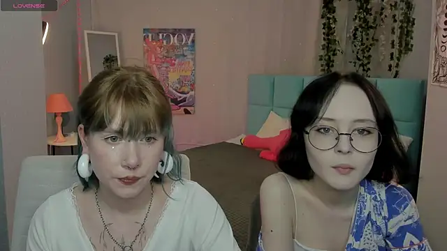 Lilac-Muse online show from May 14, 2026, 11:51 am