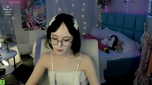 Lilac-Muse online show from June 26, 2026, 11:05 am