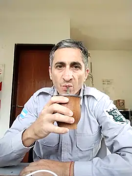 Alejandro83bsf online show from May 3, 2026, 1:36 pm