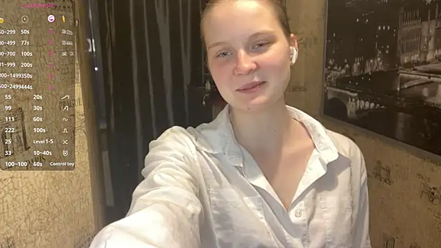 LongChillGerl online show from June 26, 2026, 8:03 pm