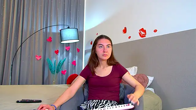 Snapshot of AlisaAlarie chatting on May 20, 2026, 6:54 am AlisaAlarie online show from May 20, 2026, 6:54 am