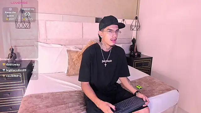 Snapshot of TysonRiggs chatting on June 5, 2026, 12:33 pm TysonRiggs online show from June 5, 2026, 12:33 pm
