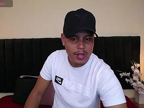Snapshot of noah_oliver1 chatting on May 7, 2026, 7:17 pm noah oliver1 online show from May 7, 2026, 7:17 pm