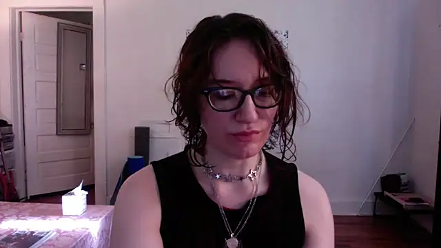 Snapshot of AnnywnBelle chatting on May 5, 2026, 10:02 pm AnnywnBelle online show from May 5, 2026, 10:02 pm