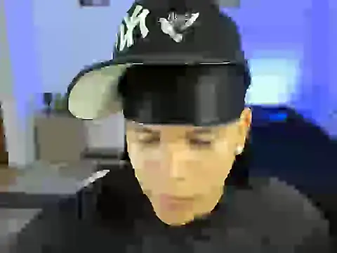 Snapshot of sant_wahlberg chatting on July 1, 2026, 10:54 pm sant wahlberg online show from July 1, 2026, 10:54 pm