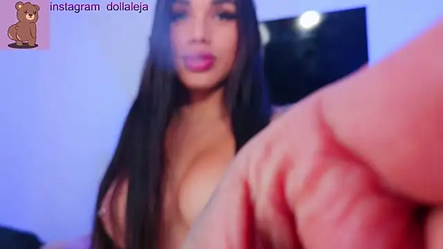 alejadolli online show from May 3, 2026, 10:42 am