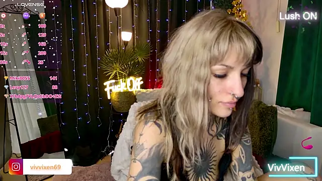 VivVixen online show from May 11, 2026, 4:04 pm