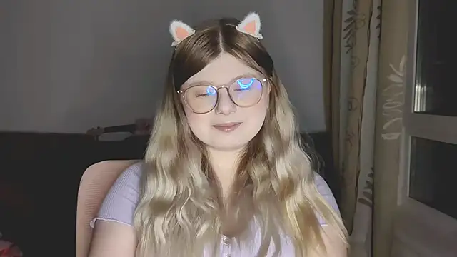 Snapshot of YukiBlush chatting on May 14, 2026, 8:17 pm YukiBlush online show from May 14, 2026, 8:17 pm