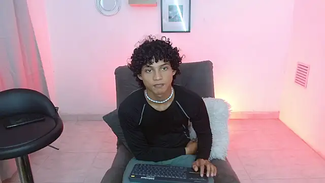 hades derox  online show from May 7, 2026, 12:37 am