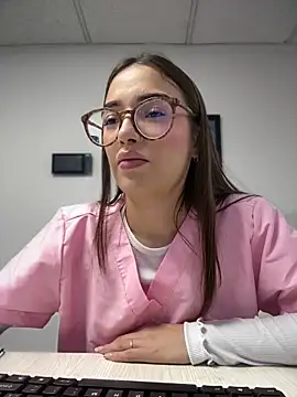 Snapshot of Sweet_Milaa1 chatting on June 18, 2026, 6:24 pm Sweet Milaa1 online show from June 18, 2026, 6:24 pm