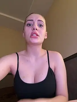 EmersonBenet online show from June 14, 2026, 1:56 pm