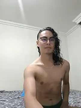 Snapshot of AntoniodeArmas chatting on June 3, 2026, 5:39 pm AntoniodeArmas online show from June 3, 2026, 5:39 pm