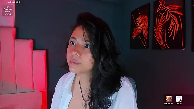 Snapshot of Chloethompson_ chatting on August 4, 2026, 1:59 pm Chloethompson online show from August 4, 2026, 1:59 pm