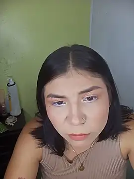 Snapshot of PequenaNena chatting on May 18, 2026, 7:51 pm PequenaNena online show from May 18, 2026, 7:51 pm