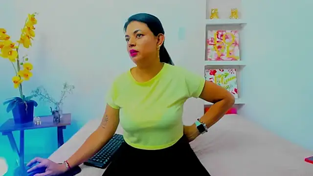 ChloeSmith9 online show from June 9, 2026, 10:00 pm