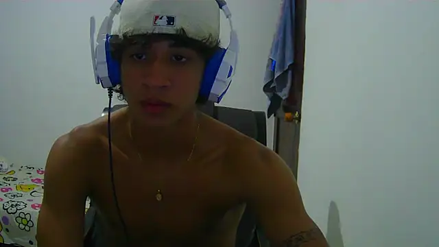 Snapshot of Hansel_take chatting on May 2, 2026, 11:43 pm Hansel take online show from May 2, 2026, 11:43 pm
