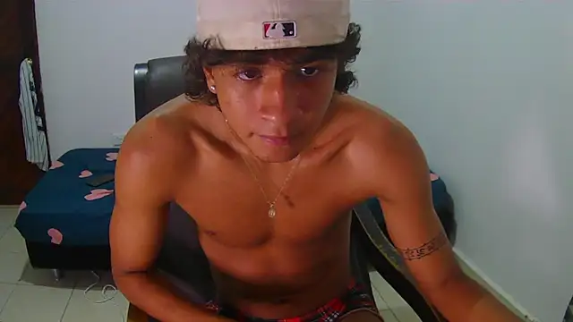 Snapshot of Hansel_take chatting on June 9, 2026, 8:10 pm Hansel take online show from June 9, 2026, 8:10 pm