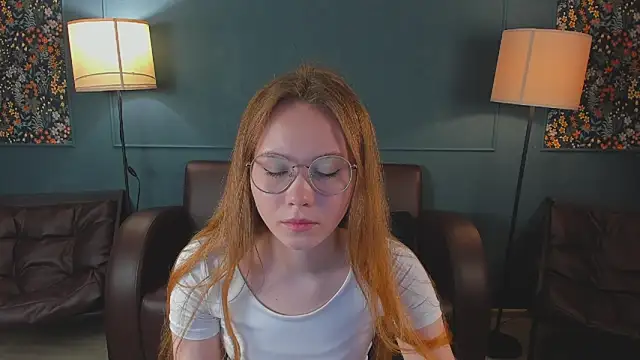 Snapshot of FloraLarsson chatting on June 10, 2026, 3:30 am FloraLarsson online show from June 10, 2026, 3:30 am