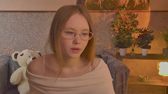 Snapshot of FloraLarsson chatting on May 30, 2026, 10:32 am FloraLarsson online show from May 30, 2026, 10:32 am