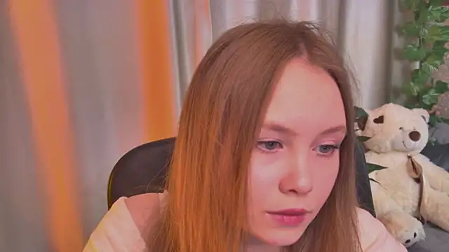 Snapshot of FloraLarsson chatting on June 7, 2026, 10:20 am FloraLarsson online show from June 7, 2026, 10:20 am