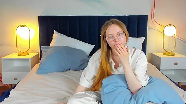 Snapshot of FloraLarsson chatting on June 3, 2026, 2:33 pm FloraLarsson online show from June 3, 2026, 2:33 pm