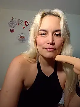Snapshot of alezzafox chatting on July 19, 2026, 4:54 am alezzafox online show from July 19, 2026, 4:54 am