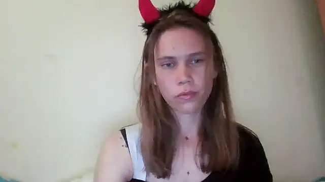 Lisahoppii online show from May 3, 2026, 5:05 pm