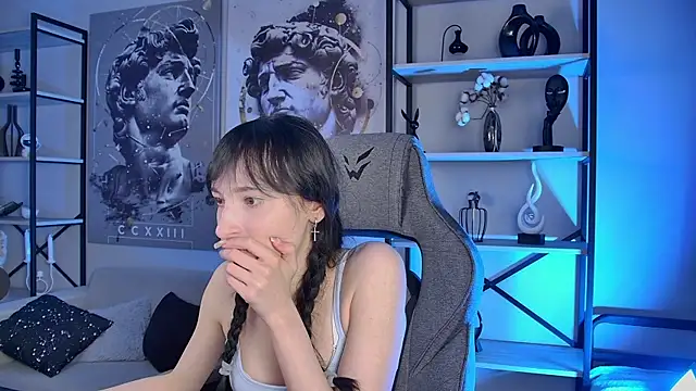 SeraphineSparda online show from July 3, 2026, 11:50 am