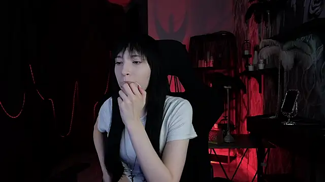 SeraphineSparda online show from June 13, 2026, 11:41 am