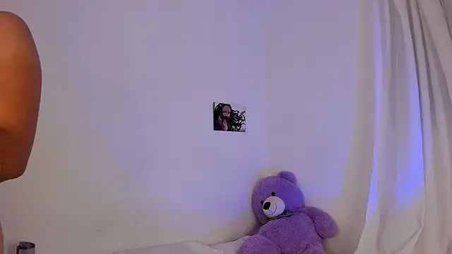 Violetta cam  online show from May 17, 2026, 2:22 am