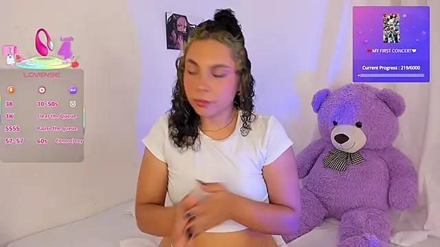 Violetta cam  online show from May 23, 2026, 2:32 am