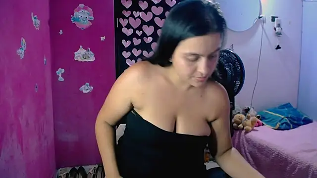 Snapshot of Kiara_tits chatting on May 29, 2026, 1:33 am Kiara tits online show from May 29, 2026, 1:33 am