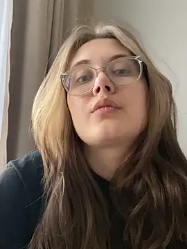 Snapshot of ecpochmak chatting on May 16, 2026, 9:41 am ecpochmak online show from May 16, 2026, 9:41 am