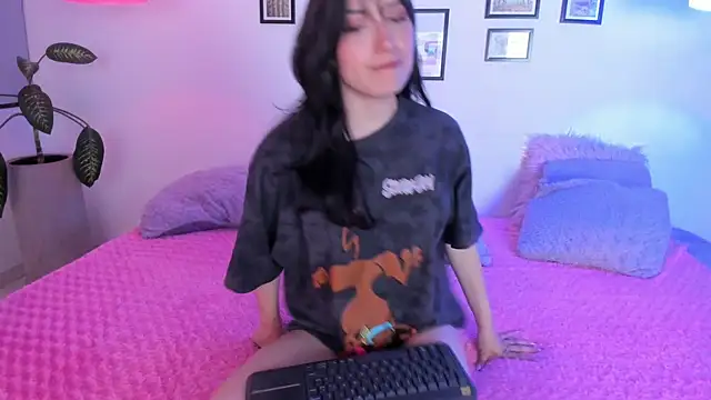 Kendaall sweet online show from June 3, 2026, 3:18 am