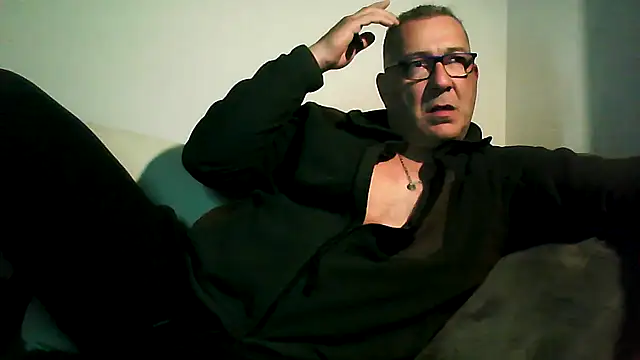 Snapshot of Soloyan chatting on November 25, 2025, 10:43 pm Soloyan online show from November 25, 2025, 10:43 pm