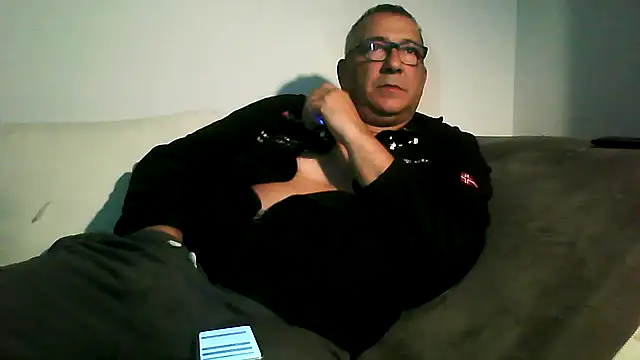 Snapshot of Soloyan chatting on November 10, 2025, 5:23 am Soloyan online show from November 10, 2025, 5:23 am