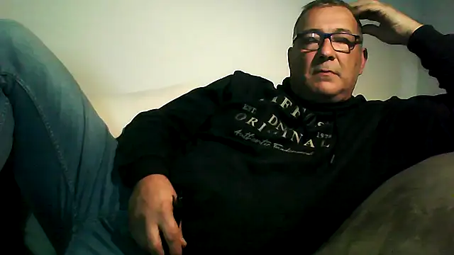 Snapshot of Soloyan chatting on November 8, 2025, 6:33 pm Soloyan online show from November 8, 2025, 6:33 pm