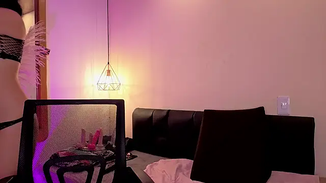 Chloe monroee online show from May 1, 2026, 3:11 am