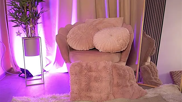 Kira Krush online show from June 22, 2026, 4:20 am