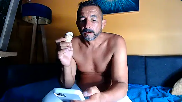 Snapshot of daddy3945 chatting on July 7, 2026, 9:46 am daddy3945 online show from July 7, 2026, 9:46 am