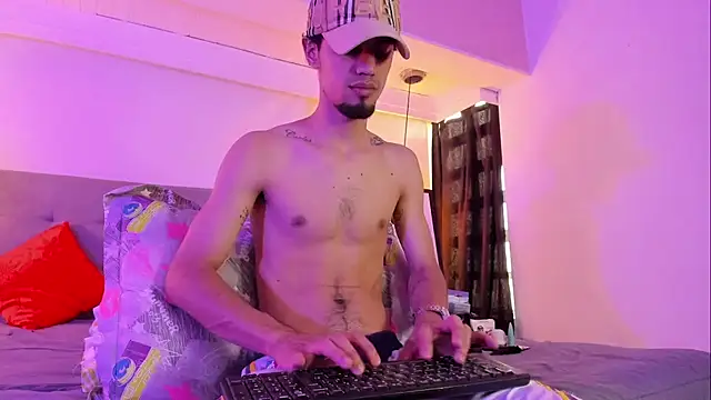MichaelEvanss  online show from May 16, 2026, 1:32 pm