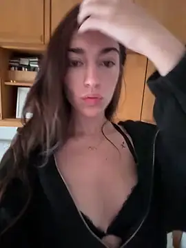 AdrianaSolerr online show from May 5, 2026, 3:04 pm