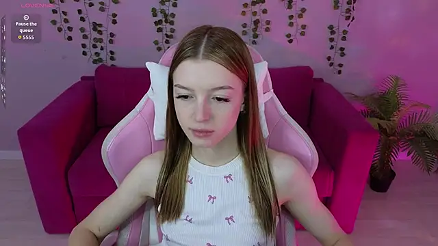 Eva Th0mpson online show from June 12, 2026, 12:52 am