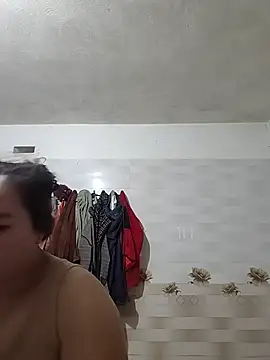 Snapshot of Banana-zz chatting on August 3, 2026, 11:31 pm Banana-zz online show from August 3, 2026, 11:31 pm