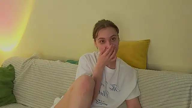 Snapshot of JolieDerringer chatting on June 3, 2026, 7:31 am JolieDerringer online show from June 3, 2026, 7:31 am