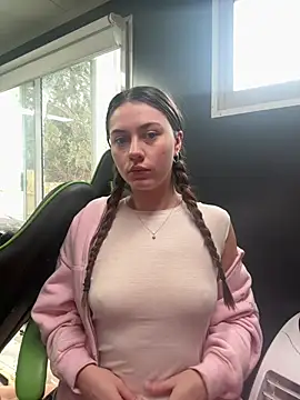 daisycollins online show from May 17, 2026, 12:10 am