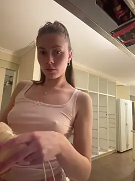 daisycollins online show from June 10, 2026, 9:32 am