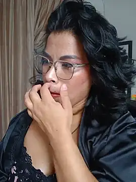 Snapshot of Aurorasaenz_ chatting on July 7, 2026, 2:42 pm Aurorasaenz online show from July 7, 2026, 2:42 pm