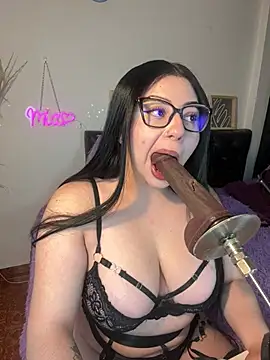 Snapshot of mia_valentine__ chatting on July 6, 2026, 8:33 pm mia valentine online show from July 6, 2026, 8:33 pm