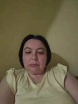 EmmaEmmy40 online show from May 12, 2026, 6:03 pm